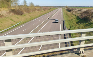 Eure : un poids lourd de 44 tonnes percute le terre-plein central sur l’A28, la circulation encore perturbée ce matin