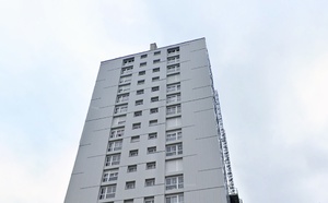 À Darnétal, près de Rouen, une femme menace de se jeter du 11ᵉ étage