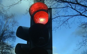 A Elbeuf, il grille un feu rouge devant les policiers : le conducteur avait 1,5 g d’alcool dans le sang