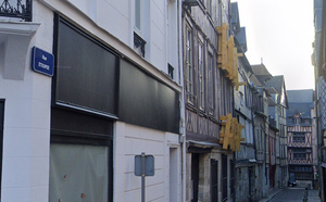 Rouen : une camionnette percute un échafaudage, la rue Étoupée bouclée