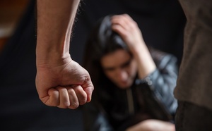 Le “Pack nouveau départ” : un accompagnement immédiat pour les victimes de violences conjugales en Seine-Maritime