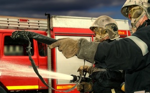 Incendie dans une zone d’activités à Gasny (Eure) : six véhicules touchés, dont un poids lourd