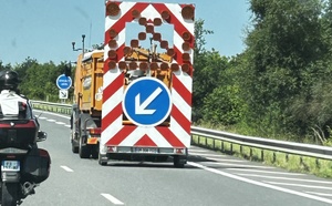 Un camion de 3,5 tonnes sur le flanc sur l’autoroute A28 en Seine-Maritime 