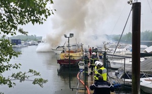 Deux bateaux de plaisance ravagés par les flammes et coulés dans le port de Venables