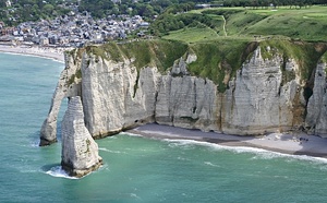 ​Étretat : dix personnes piégées par la marée secourues par hélicoptère