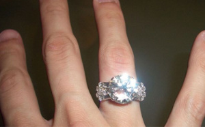 Yvelines : une femme de 78 ans se fait arracher sa bague, estimée à 45 000€, dans la rue 