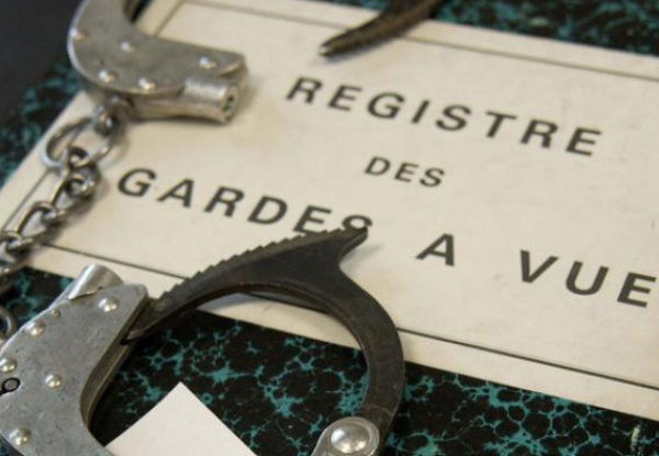 Rouen : arrêtée aux urgences du CHU avec un téléphone portable et une montre volés