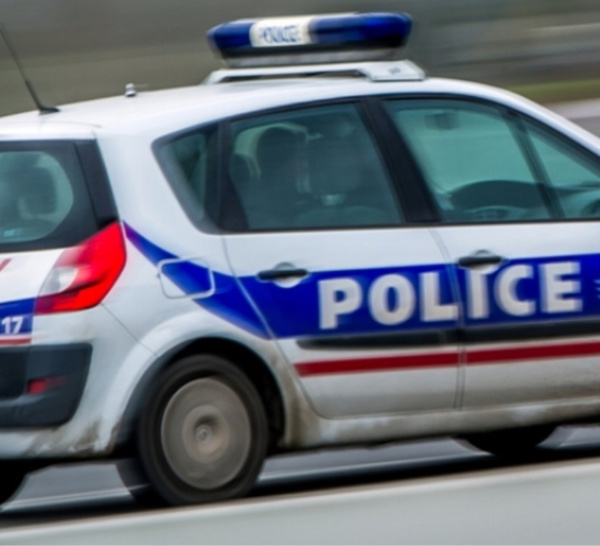 Le Havre : après un refus d'obtempérer, le chauffard sans permis percute la voiture de police