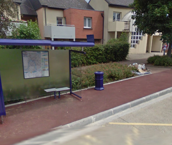 Saint-Etienne-du-Rouvray : il brise une vitre de l'abri-bus à coups de pierres