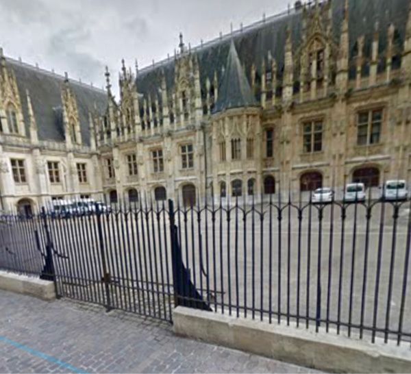 Rouen : ivre, il encastre sa voiture dans la grille du palais de justice et s’endort 