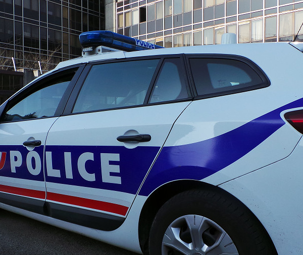 Le Havre : il tabasse sa mère de 75 ans, menace de se suicider et fait un malaise cardiaque dans la voiture de police