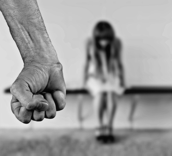 Evreux : alcoolisé, il frappe sa conjointe devant deux enfants de 5 et 9 ans