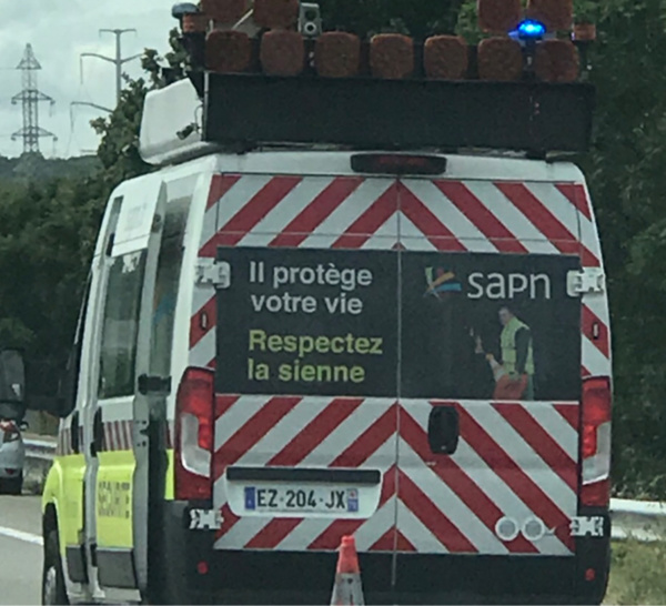 Sur l'A29 en Seine-Maritime : un camping-car en équilibre sur un muret et son conducteur incarcéré