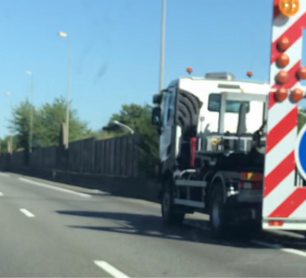 Seine-Maritime : un poids lourd percute une voiture en panne sur l’A139 à Grand-Couronne