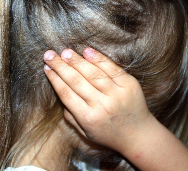 Évreux : une fillette de 7 ans accuse de violences la compagne de sa mère