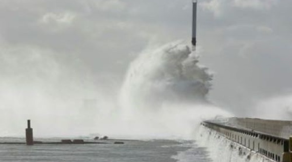Vents violents et forte houle : au Havre, l'accès et le stationnement sur la digue Nord fermée pour le week-end 
