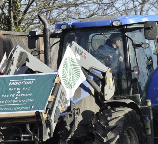 Opération coup de poing des jeunes agriculteurs chez Grand Frais à Gonfreville-l’Orcher 