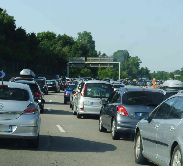 Trafic très perturbé ce dimanche matin sur l’A13 : plusieurs accidents et plus de 25 km de ralentissements