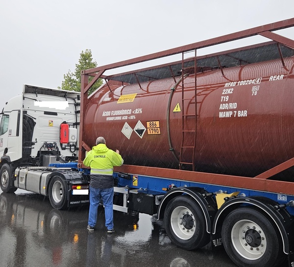 Seine-Maritime :  deux camions transportant des matières dangereuses interceptés dans le tunnel de la Grand-Mare