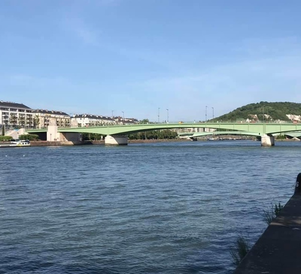Rouen : une femme saute dans la Seine devant un ami, elle est retrouvée saine et sauve à son domicile