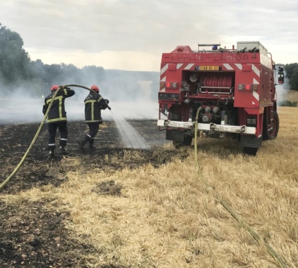 Un incendie de chaume maîtrisé à Bourneville-Sainte-Croix, dans l'Eure