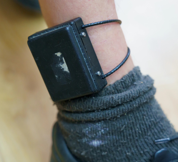 Un cambrioleur identifié grâce à ses empreintes : sous bracelet électronique, il est arrêté chez lui près de Rouen