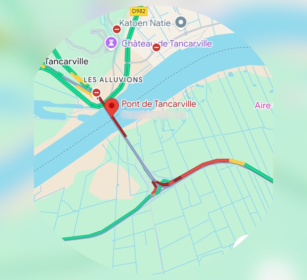 Pont de Tancarville coupé dans les deux sens après un accident entre un poids lourd et une voiture