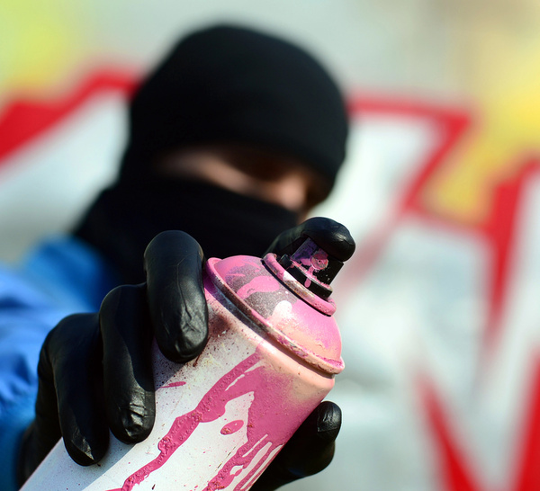 L'auteur de tags sur un mur anti-bruit à l’entrée de Rouen interpellé en flagrant délit 