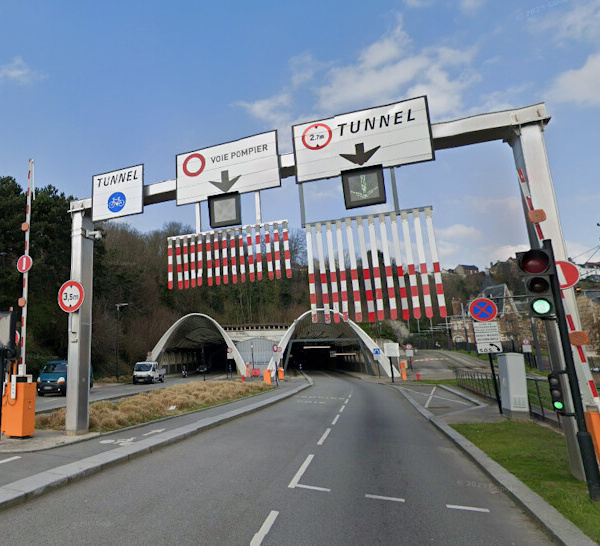Le Havre : un automobiliste grille un feu rouge et prend des risques dans le tunnel Jenner