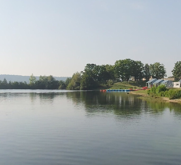 Seine-Maritime : un homme perd la vie après le chavirement d’une barque sur le lac de Jumièges