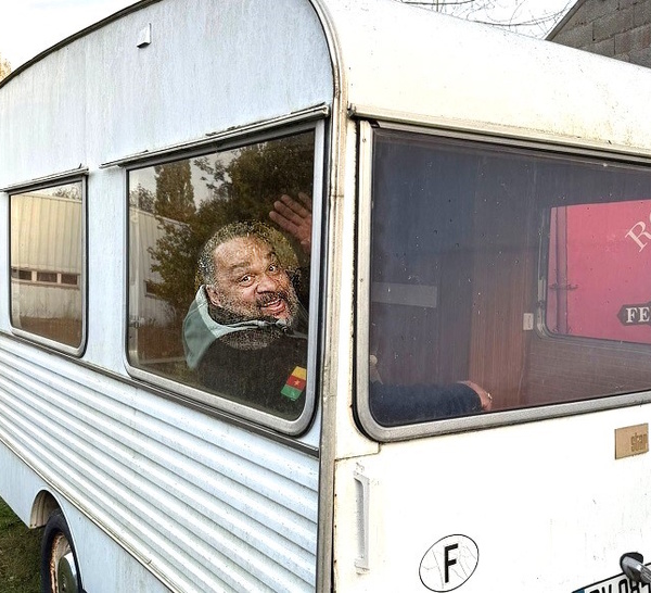 Dieudonné interdit deux fois de suite en Seine-Maritime : bras de fer entre le préfet et l'humoriste