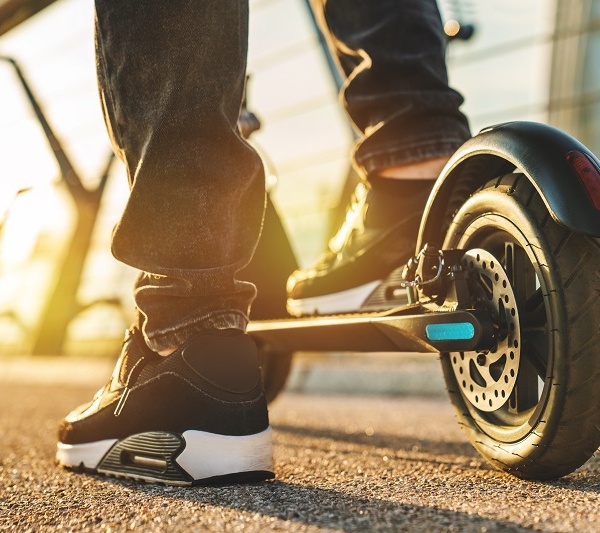 Rouen : il heurte une voiture de police avec sa trottinette après un refus d'obtempérer