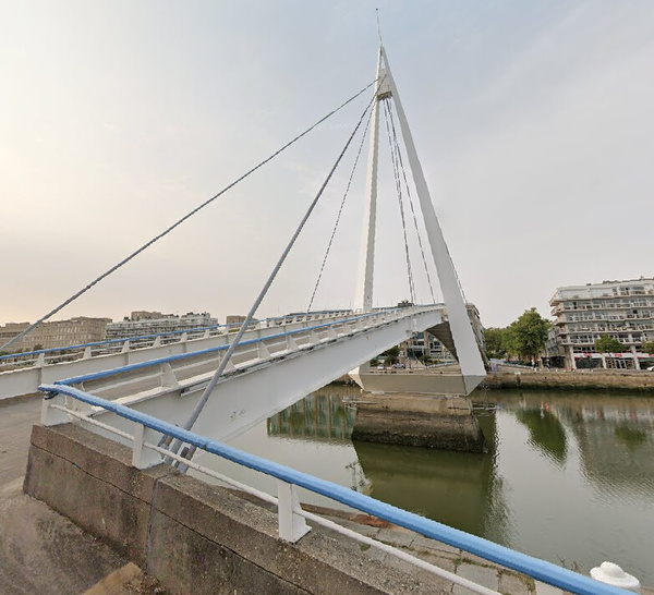 Un jeune homme suicidaire intercepté in extremis au-dessus du bassin du Commerce au Havre