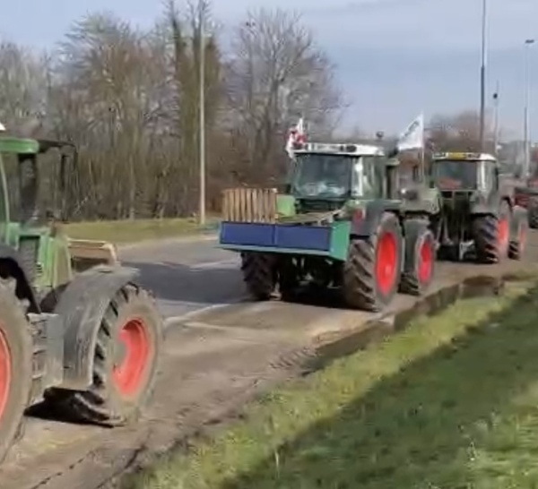Manifestation des agriculteurs : la RN12 coupée vers Paris dans les Yvelines