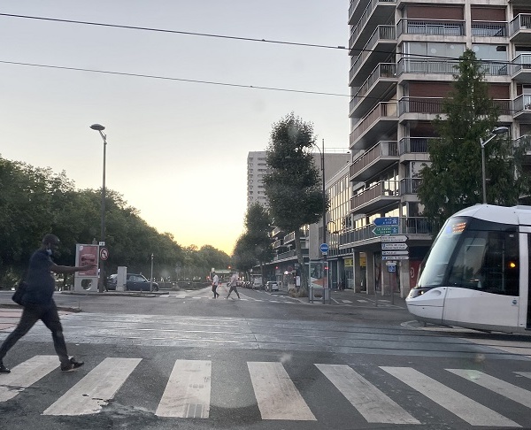 Collision entre un métro et une voiture à Sotteville-lès-Rouen : deux septuagénaires légèrement blessés