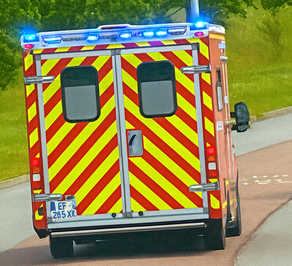 Accident sur la D20 à Amfreville-les-Champs : une conductrice blessée après un tonneau