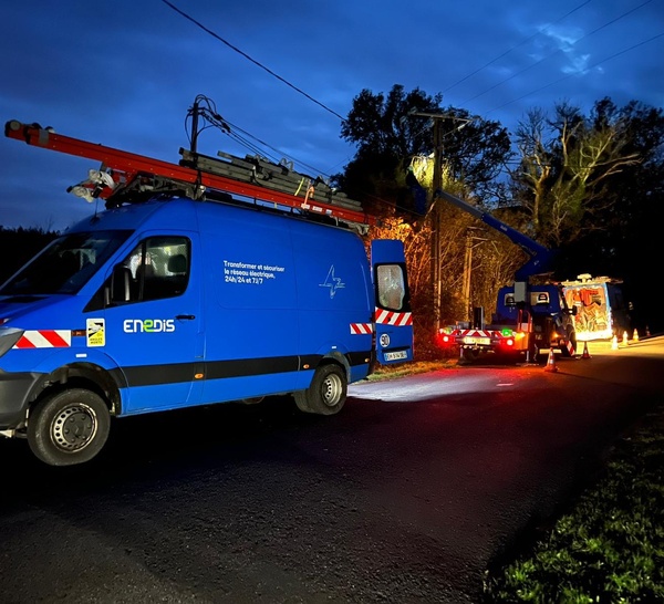 Tempête Goretti dans l’Eure : 22 000 foyers sans électricité et dix routes toujours coupées ce soir