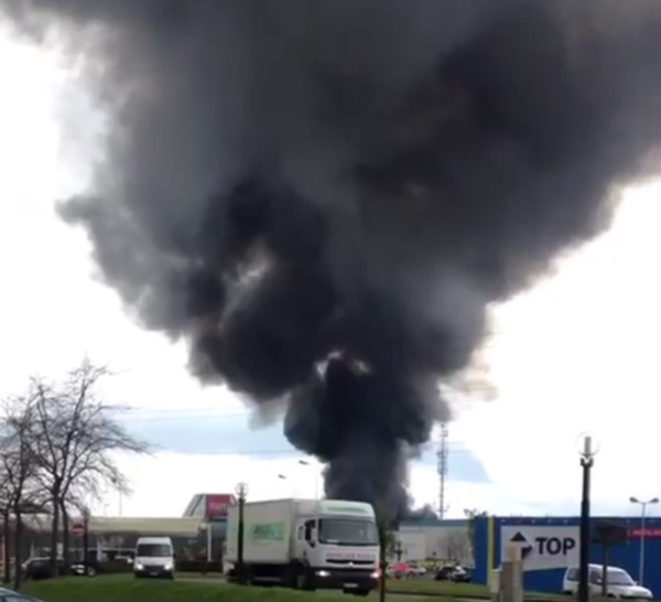 Une dizaine de véhicules détruits dans l'incendie d'une casse à Gonfreville-l'Orcher
