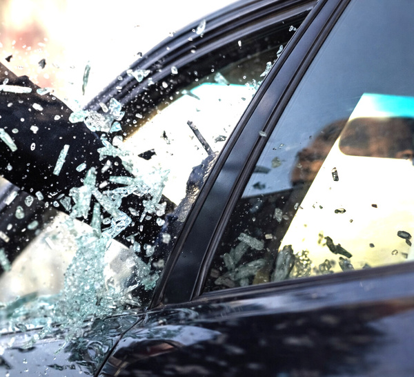 Vitres brisées, véhicules fouillés près de Rouen : un voleur à la roulotte arrêté à Bihorel 