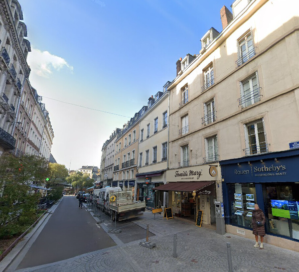 Cheminée fissurée rue Rollon à Rouen : un immeuble évacué et des commerces impactés