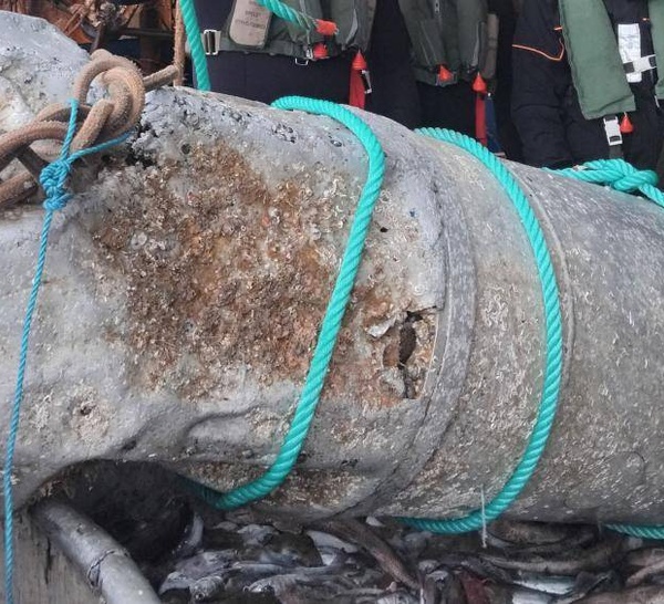 Une bombe allemande d’une tonne repêchée par un chalutier au large de Courseulles-sur-Mer