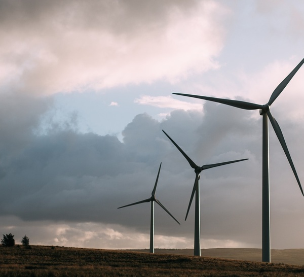 Éoliennes et sécurité aérienne : la justice confirme le retrait d’un projet d’aérodrome dans l’Eure