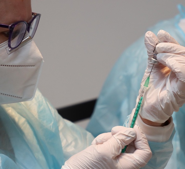 Normandie : une employée du centre de retraitement de La Hague décède d'une infection invasive à méningocoque 