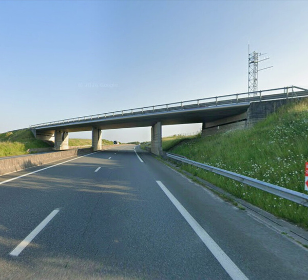 Un homme menace de se jeter d’un pont au-dessus de l’A150, il est maîtrisé par les secours