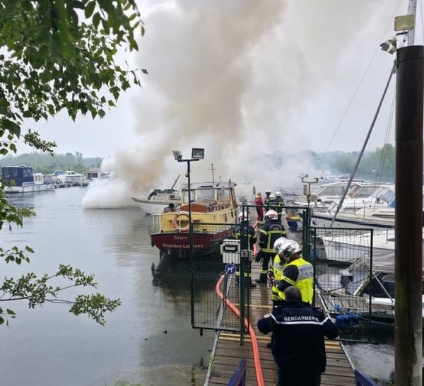 Deux bateaux de plaisance ravagés par les flammes et coulés dans le port de Venables