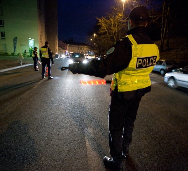 Rouen : alcoolisé, il force un barrage de police et poursuit sa route avec deux pneus crevés