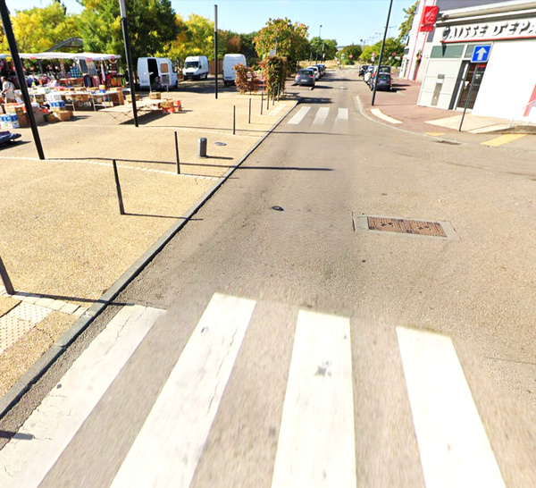 Val-de-Reuil : une septuagénaire grièvement blessée après avoir été percutée par un camion frigorifique
