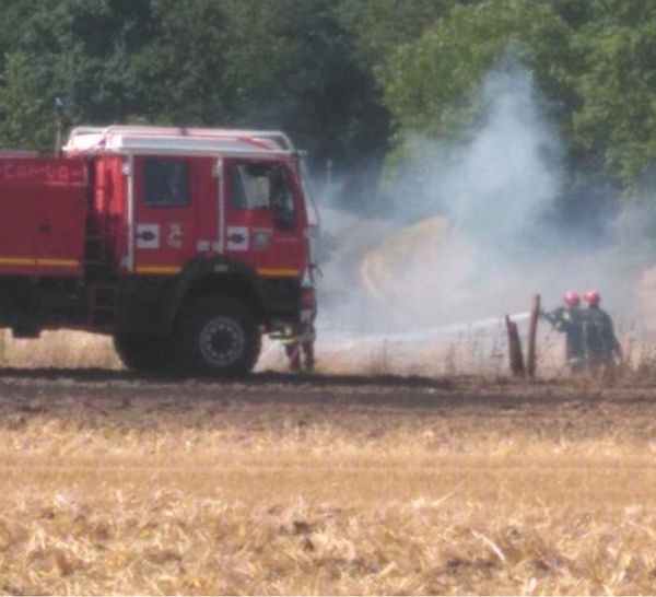 Un hangar agricole et 200 tonnes de foin et de paille ravagés par les flammes dans la vallée d'Eure