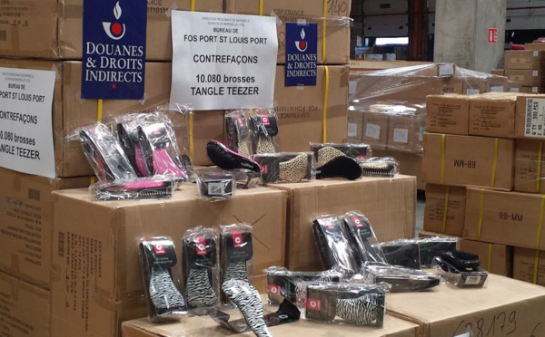 Plus de 16 000 brosses à cheveux de contrefaçon saisies par les douaniers de Marseille et de Montpellier