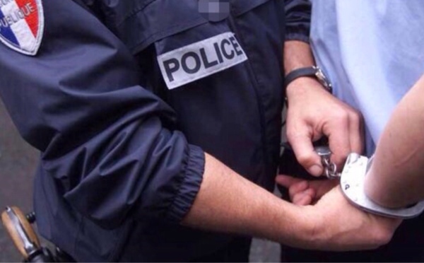 Yvelines : lors d'un contrôle, il insulte les policiers et tente de prendre la fuite menotté